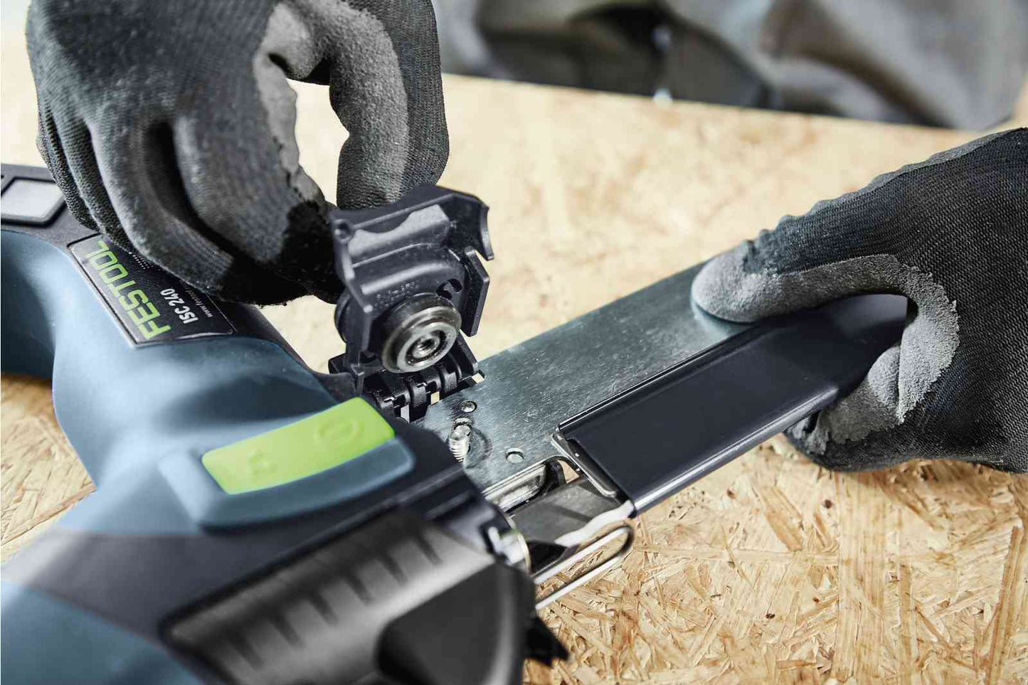 Festool ISC 240 Akku-Dämmstoffsäge 18V – 2x4,0Ah, EBI-Plus, im Systainer